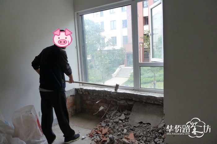 飘窗砸掉,那边面积还蛮大的呢