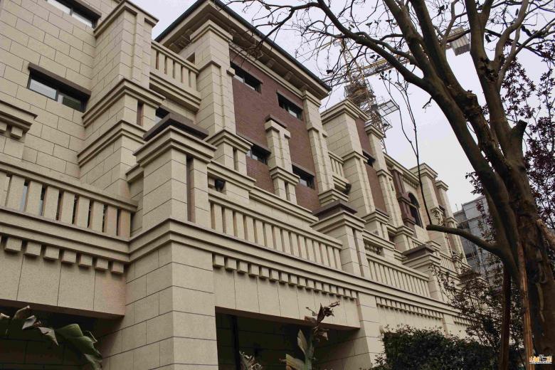 &nbsp;&nbsp;&nbsp;&nbsp;&nbsp;&nbsp;&nbsp;&nbsp;别墅的建筑整体